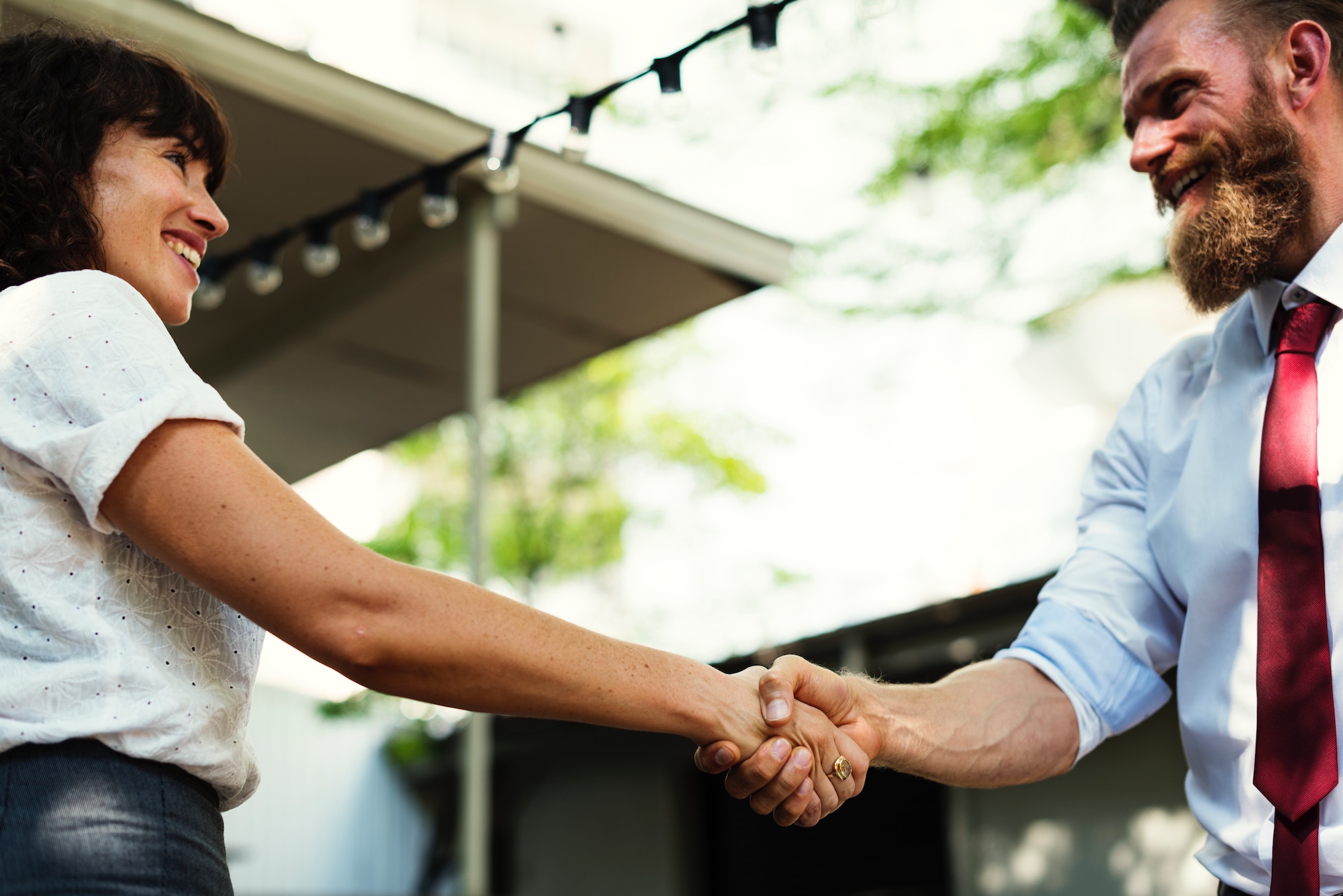 Social recruiting: 6 tactics to master for better ROI