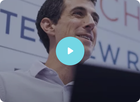 Smiling professional shares Oktopost B2B social engagement success in this testimonial video.