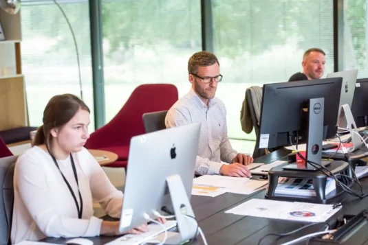3 ways social customer care ties to your B2B marketing strategy visual guide